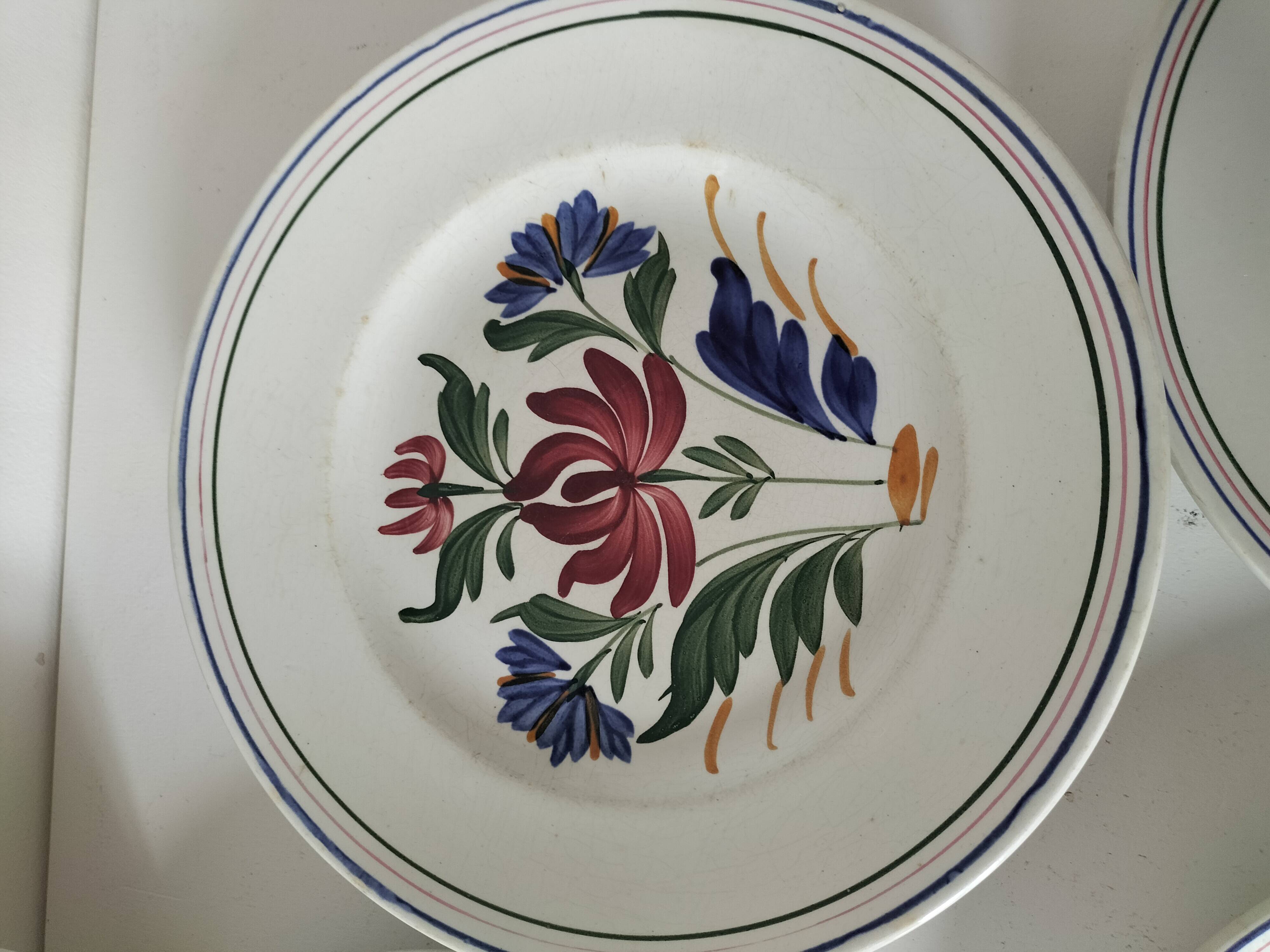 Set of 8 Saint Amand plates with stylized flower decoration 4122