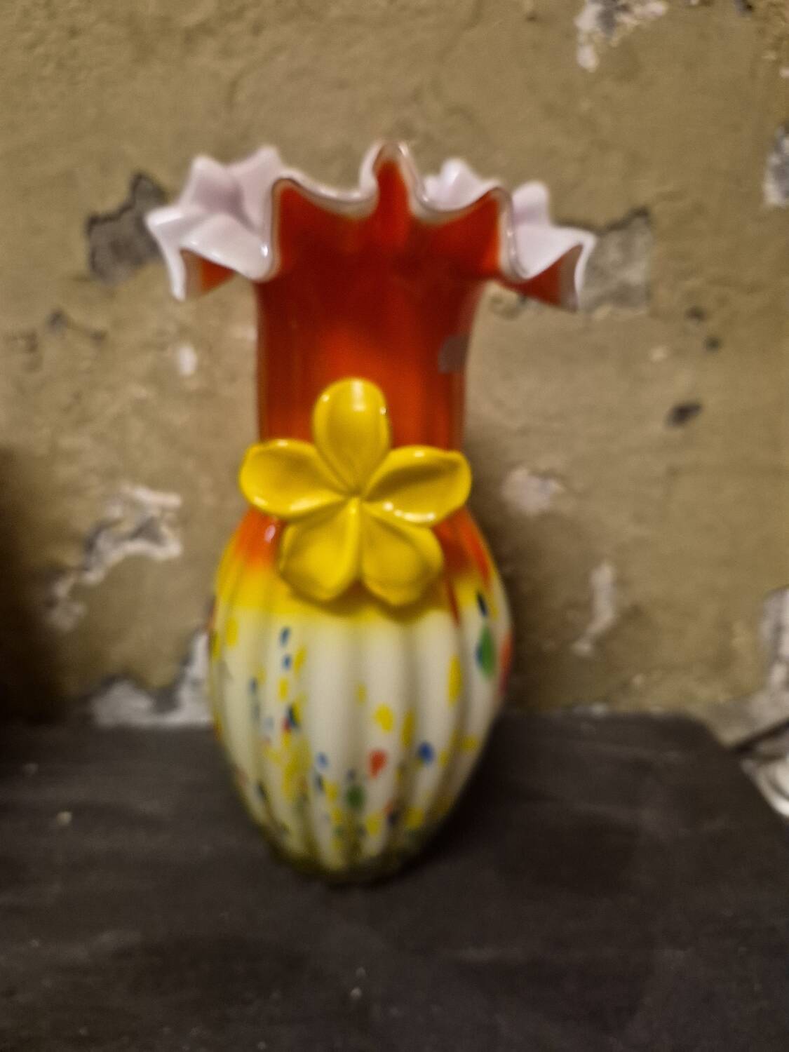 Vase en verre soufflé multicolore ́