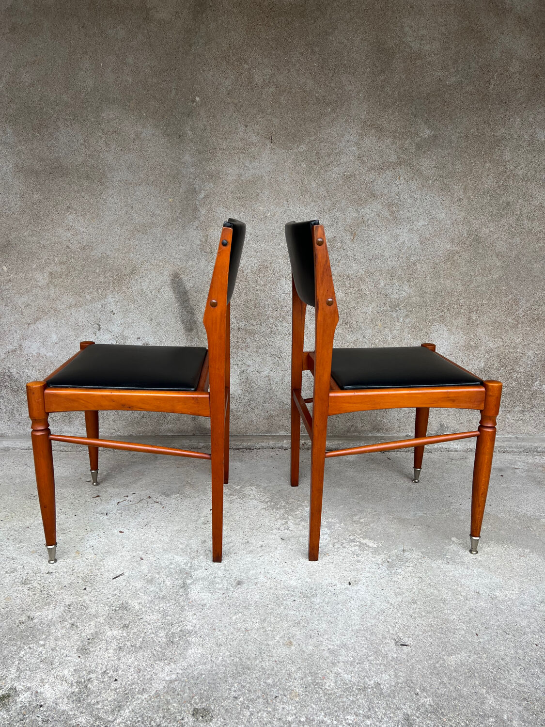 2 wooden and faux leather chairs in Scandinavian style