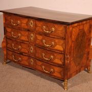 Mazarine chest of drawers from the early 18th century