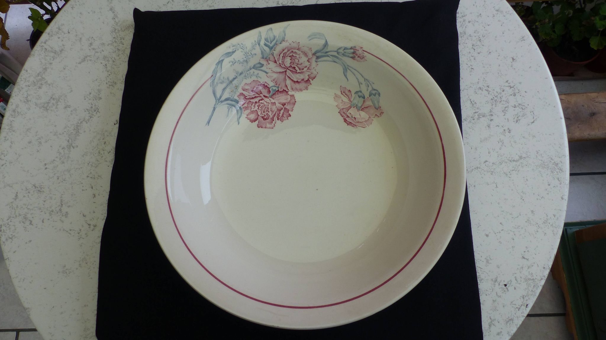 salad bowl or vegetable bowl