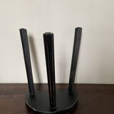 Bean-shaped tripod stool