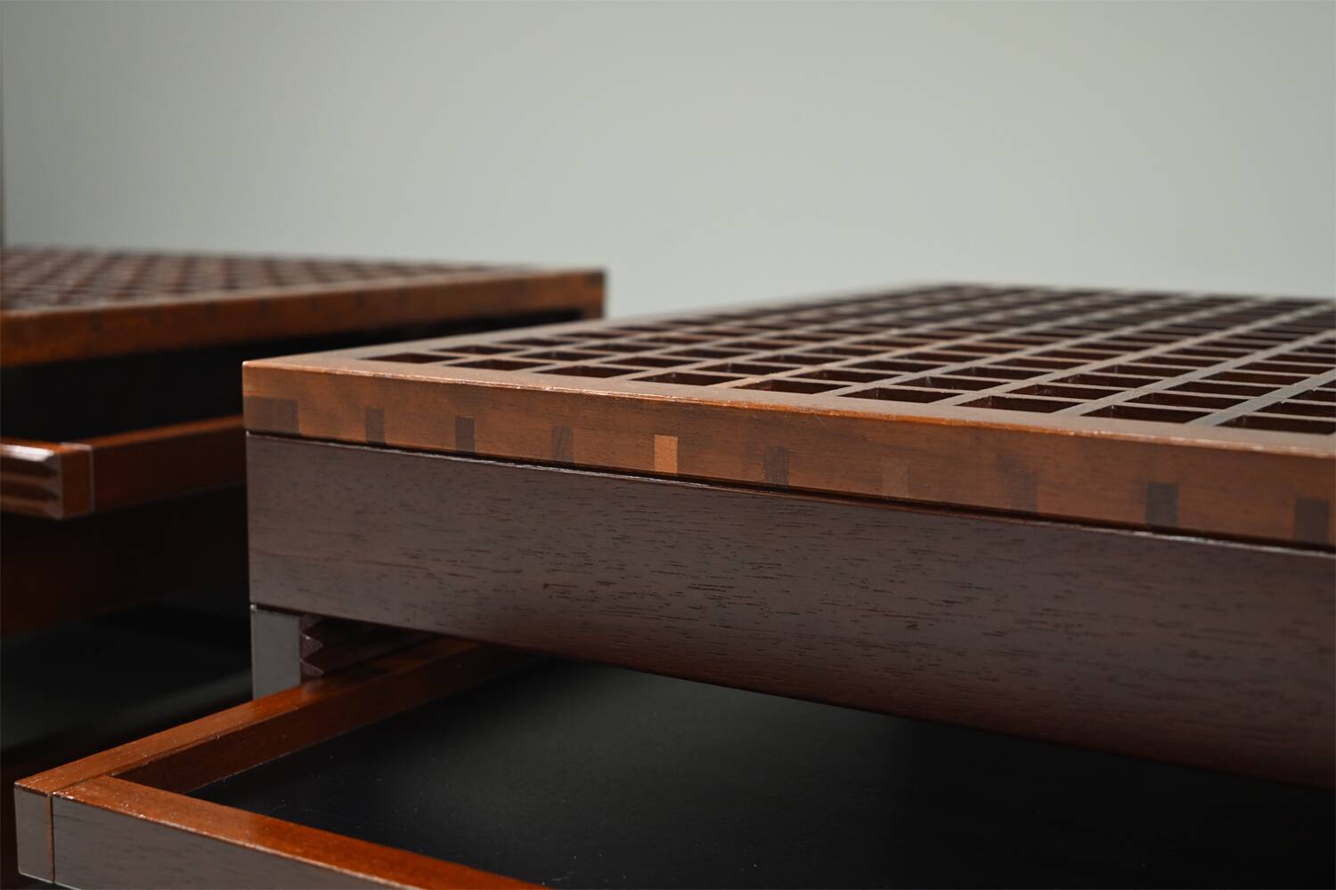Set of 2 Tetra tables by Bernard Vuarnesson for Bellato, 1980s Italy.
