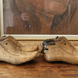 2 pairs of children's shoe trees