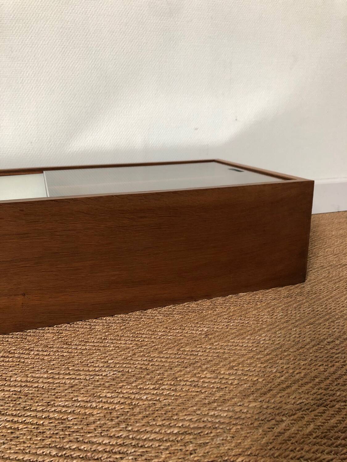 Shelf / display case