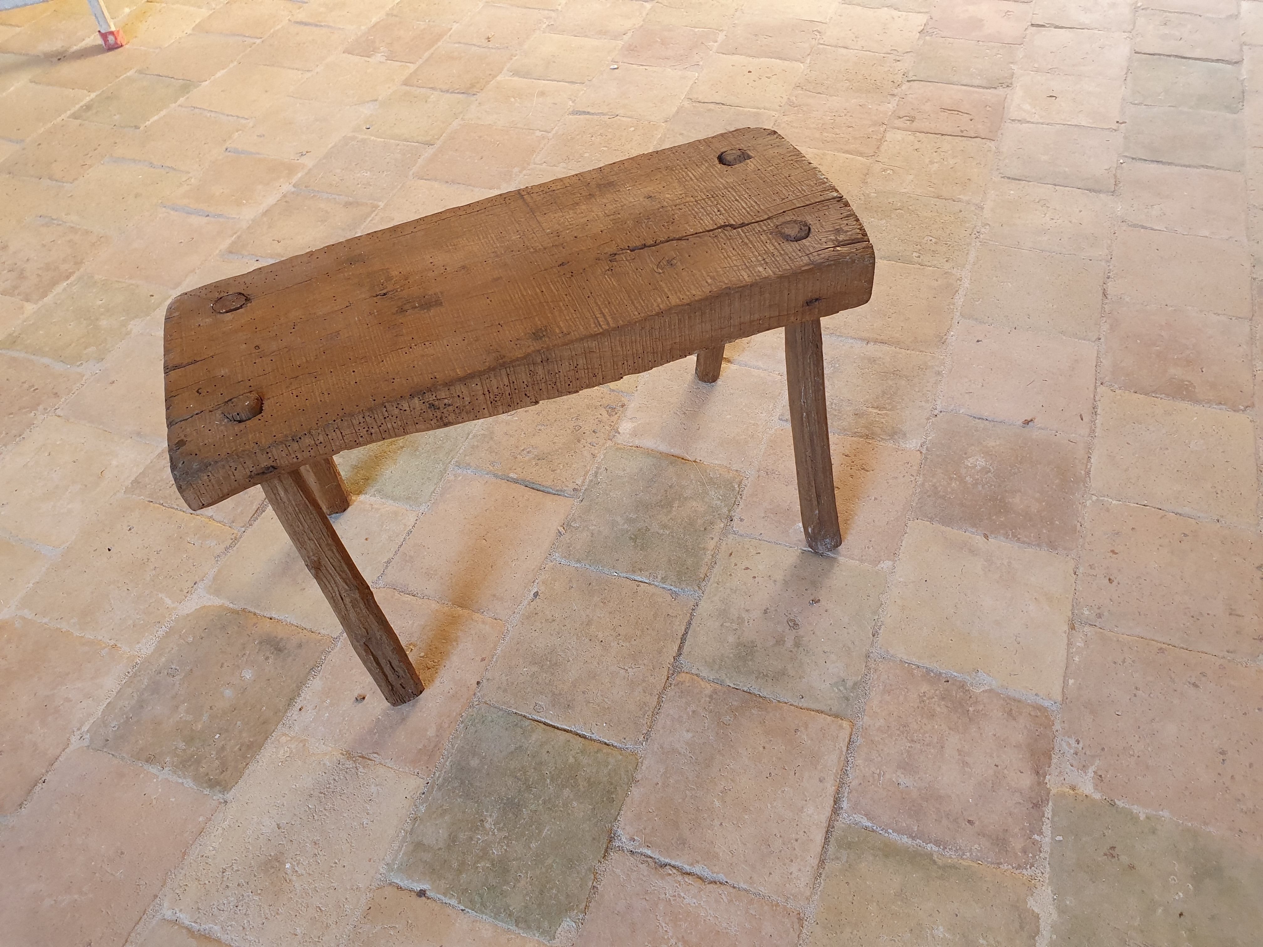 Brutalist trading bench