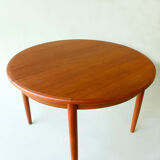 Scandinavian style in teak and veneer dining table