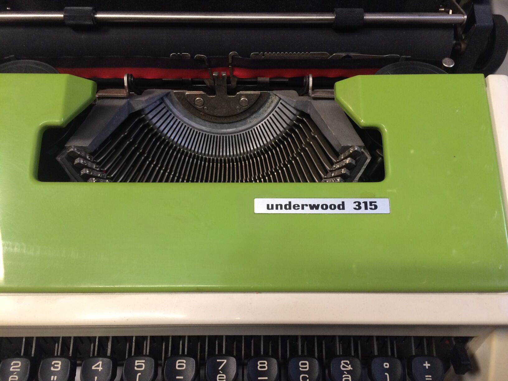 Underwood 315 olive green portable mechanical typewriter - 70s