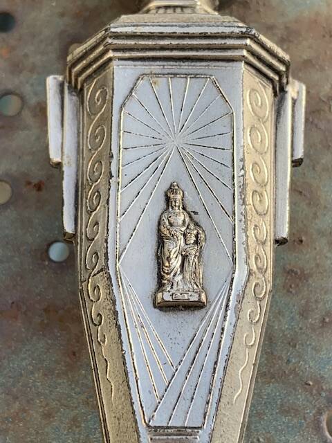 Pair of metal candlesticks, chiseled with a statuette in front, rose pattern in relief, art deco