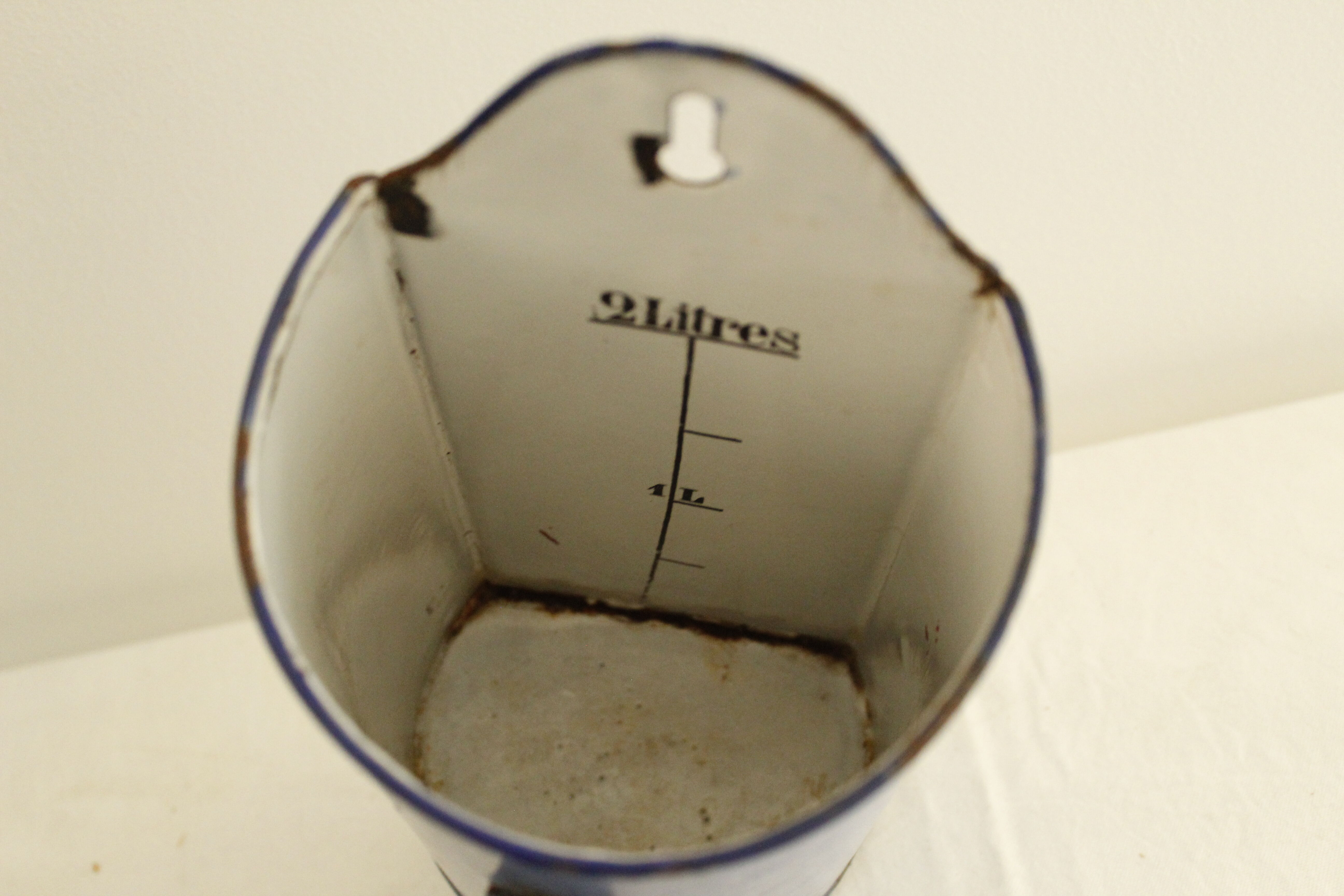 Enamelled metal wall fountain - light blue