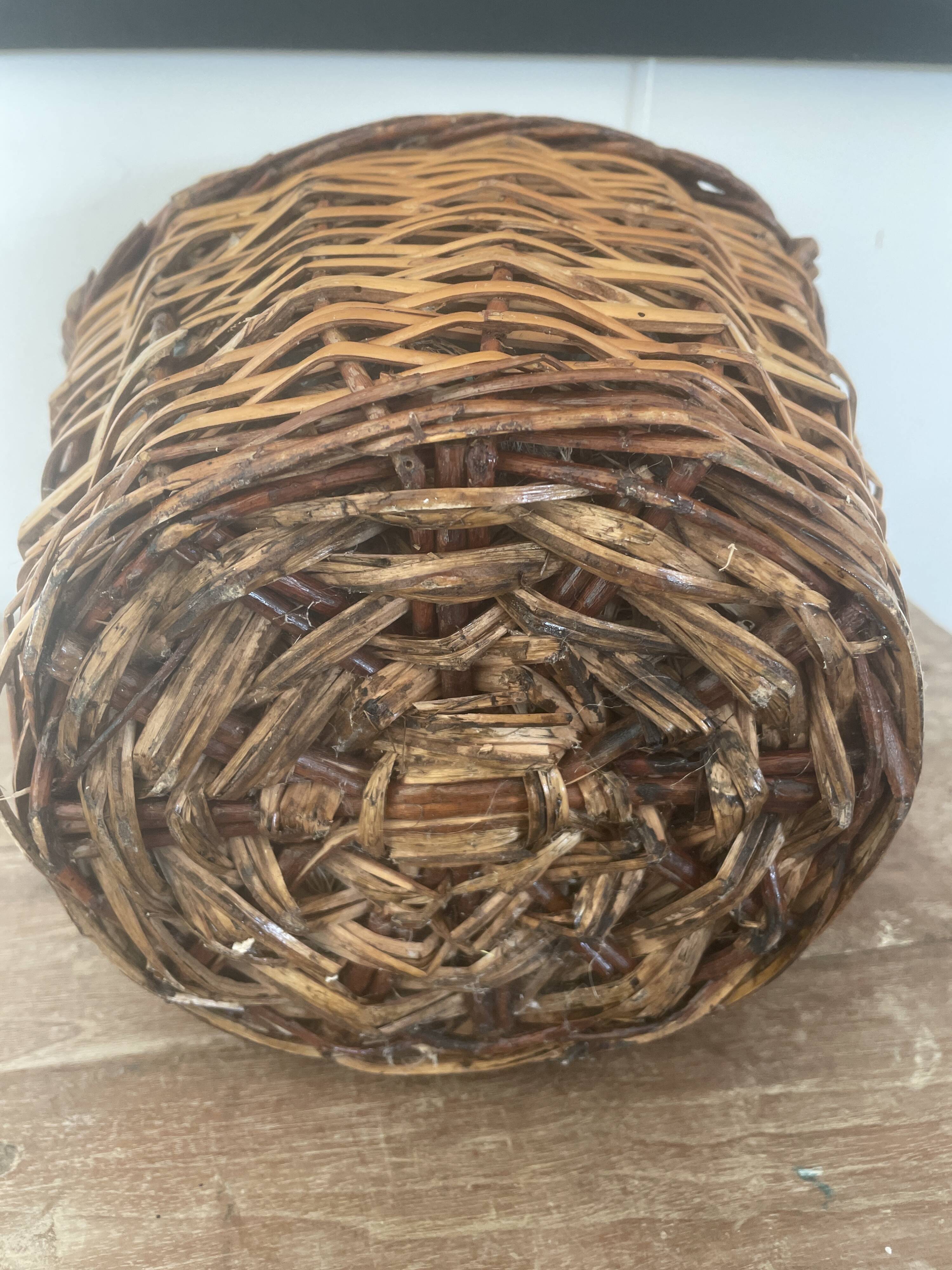 Give me a willow basket.