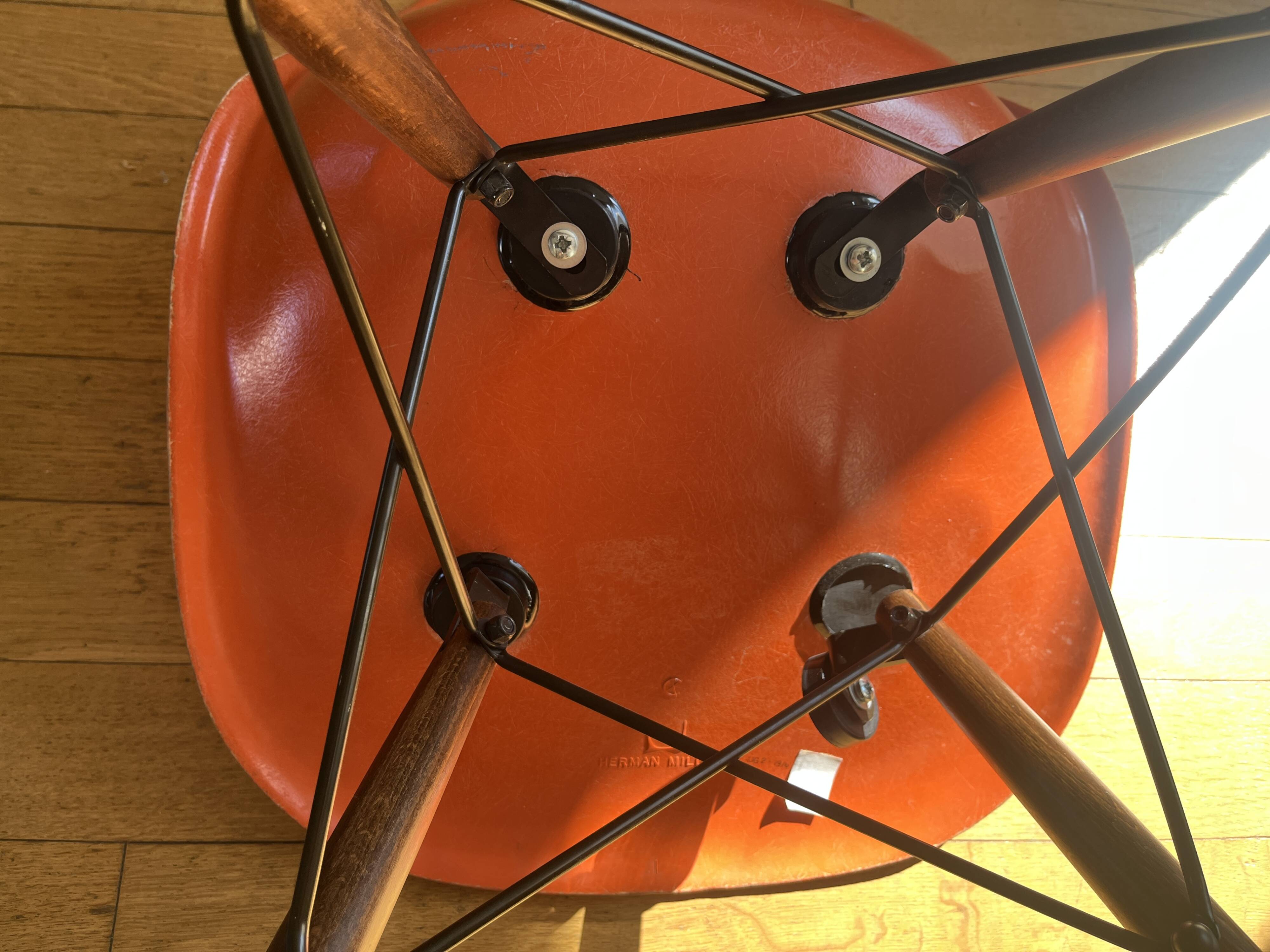 4 Chaises Charles & Ray Eames Herman Miller DSW orange