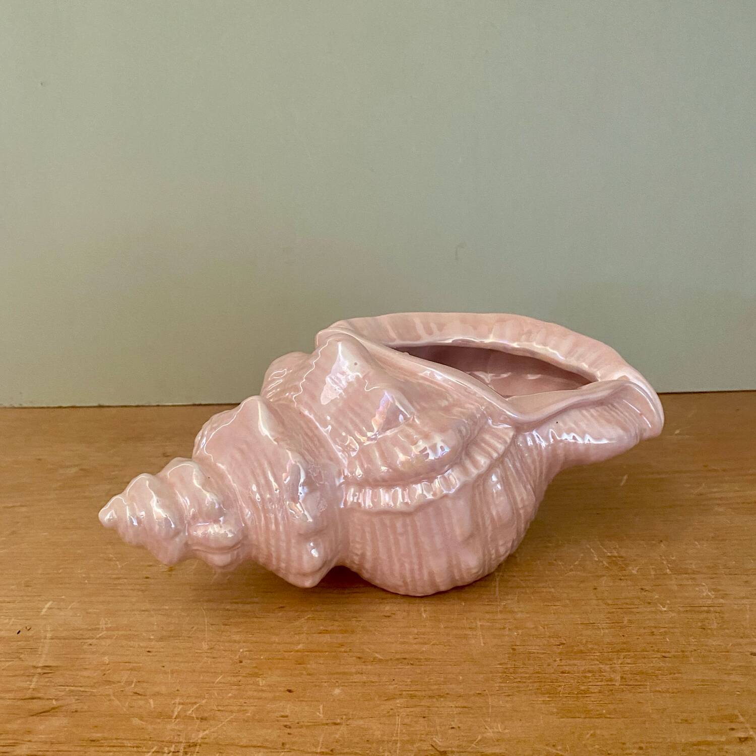 Vintage shell pot cover in pink pearly ceramic