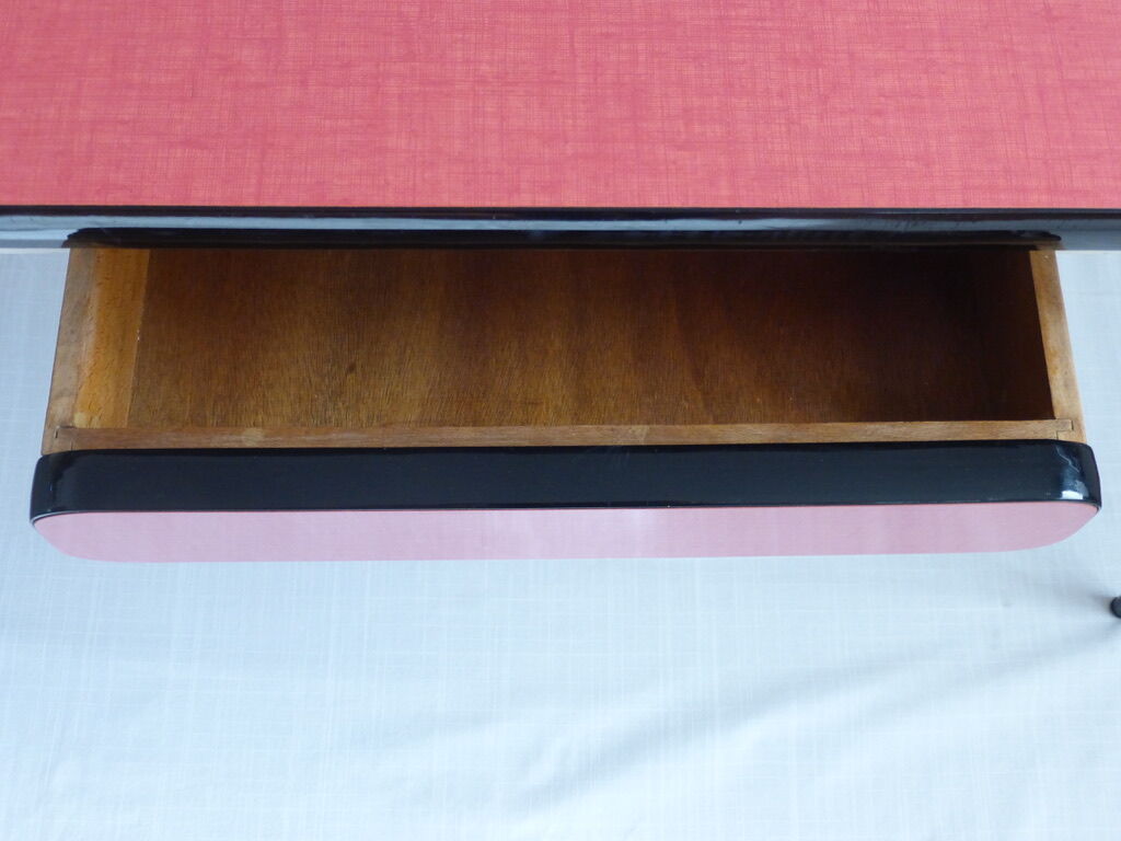 Formica eiffel foot table and its chairs