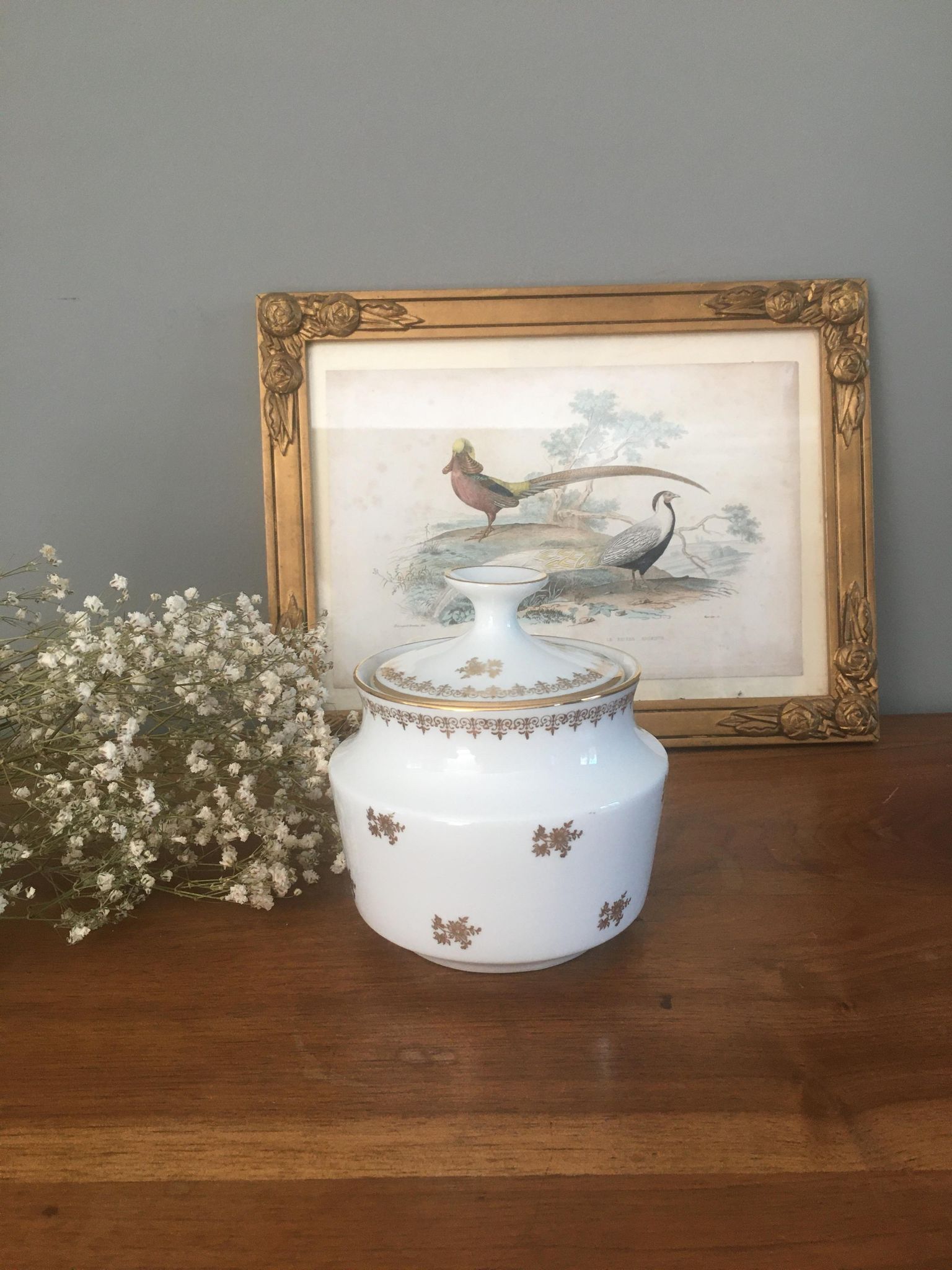 Coffee service in antique porcelain