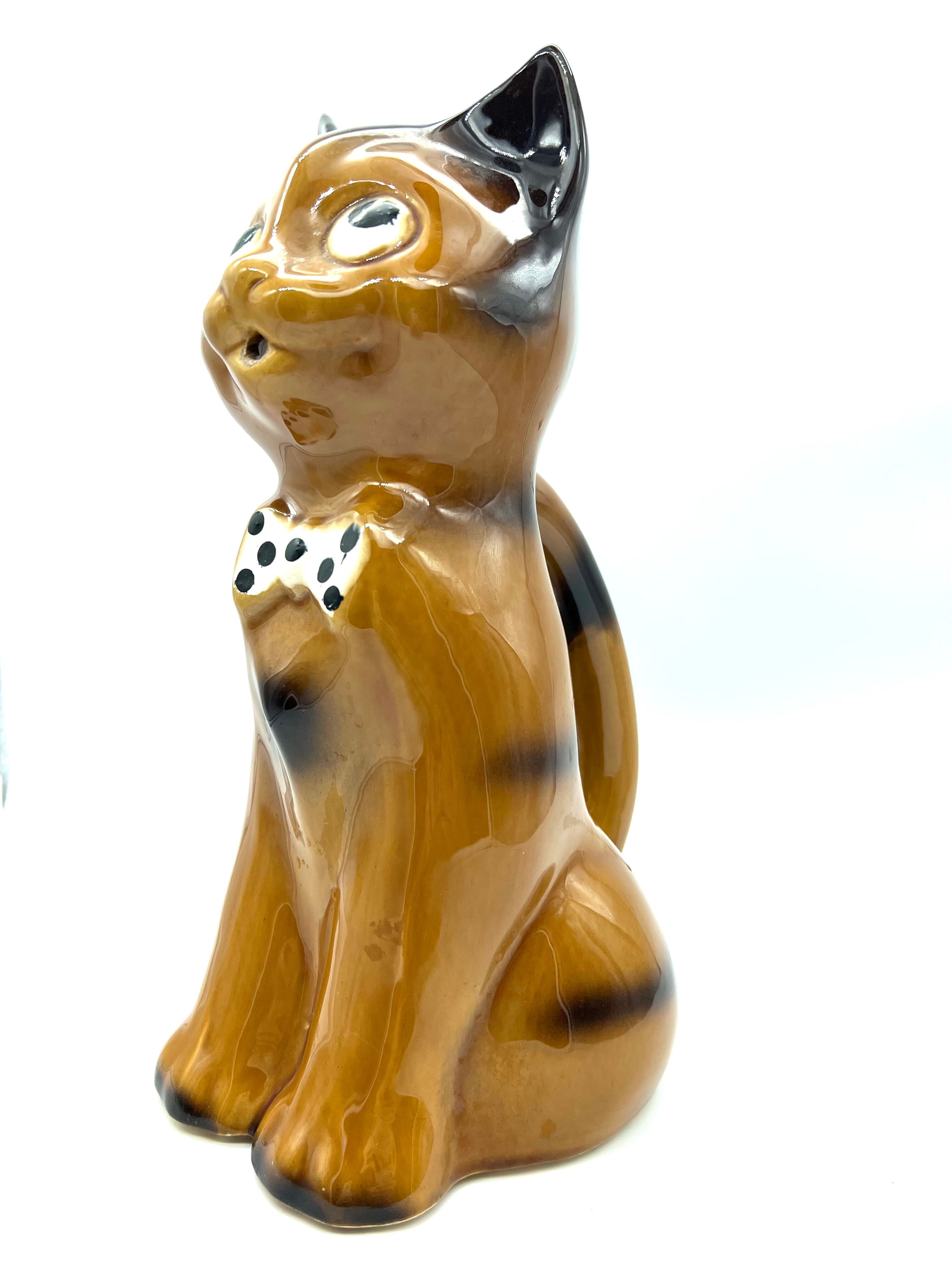 Pitcher slurry cat in faience