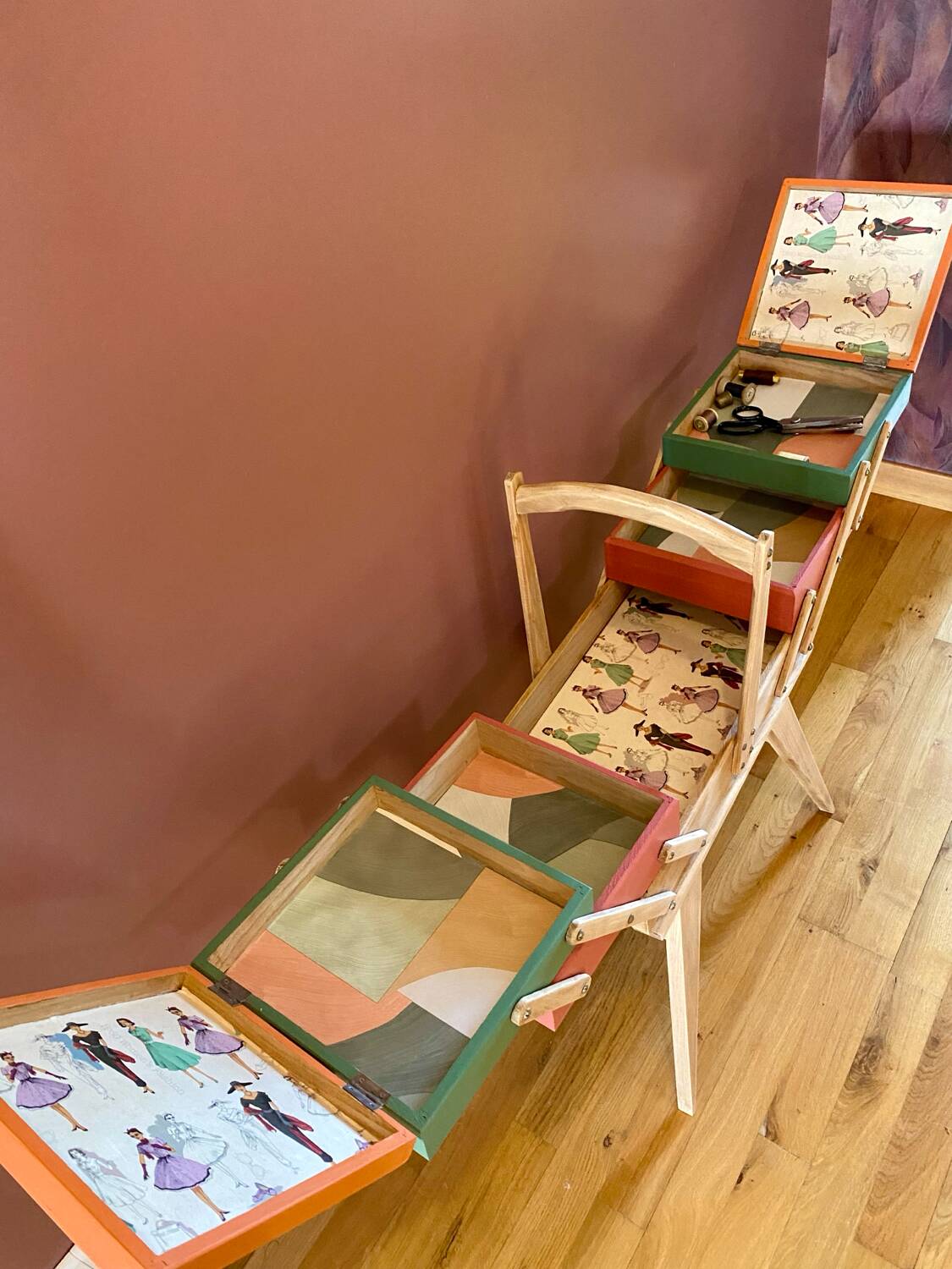 Vintage worker, sewing box with compass feet, 70s Scandinavian style.