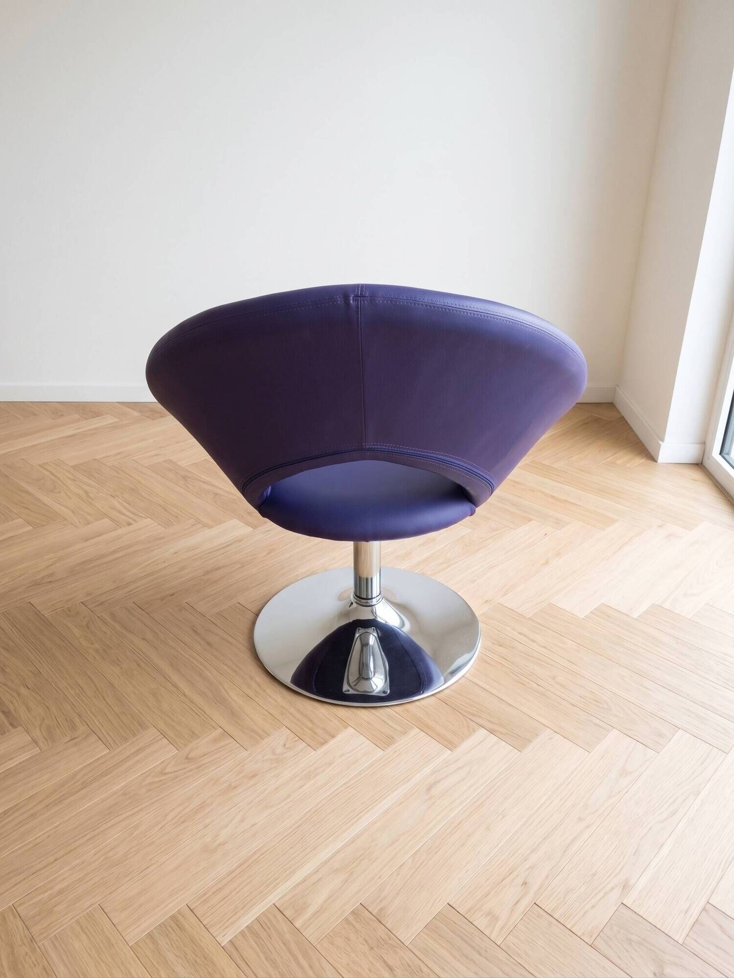 Vintage 70s armchair in purple faux leather with steel legs.