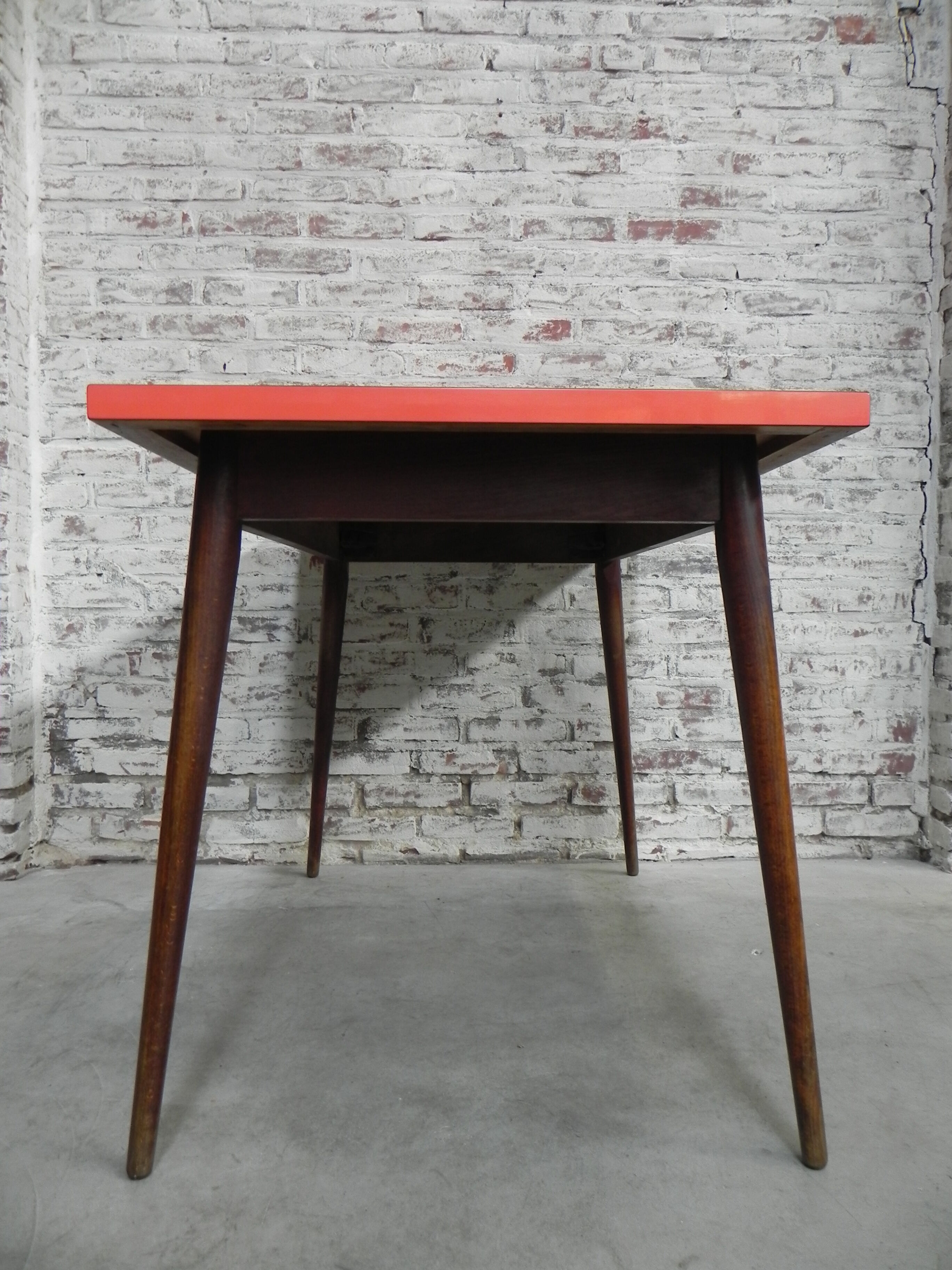 Vintage dining table, kitchen table with formica top﻿﻿﻿﻿﻿﻿
