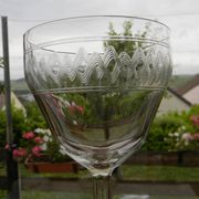 Lot de 5 verres à eau anciens en verre frise gravée.