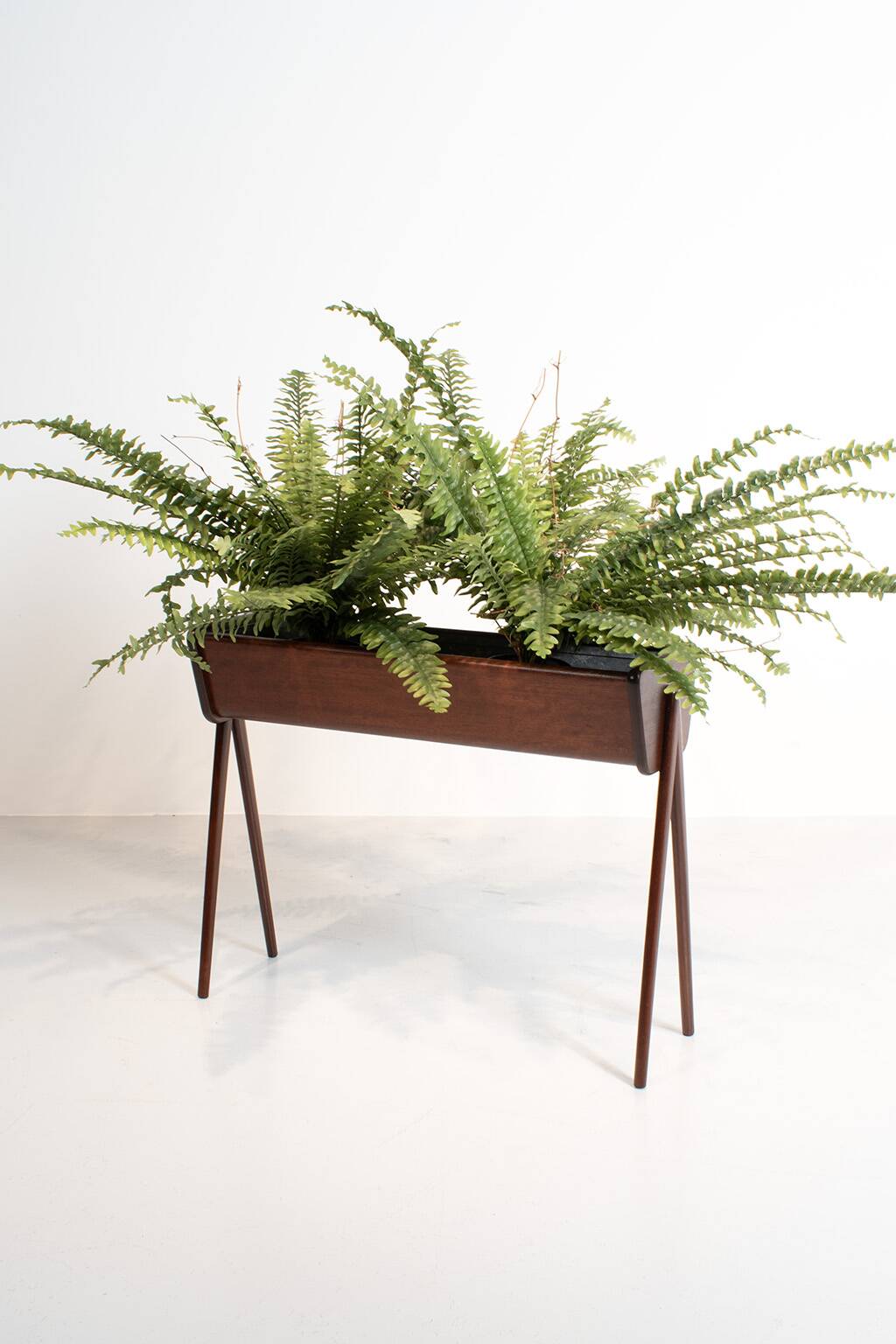 Danish teak planter