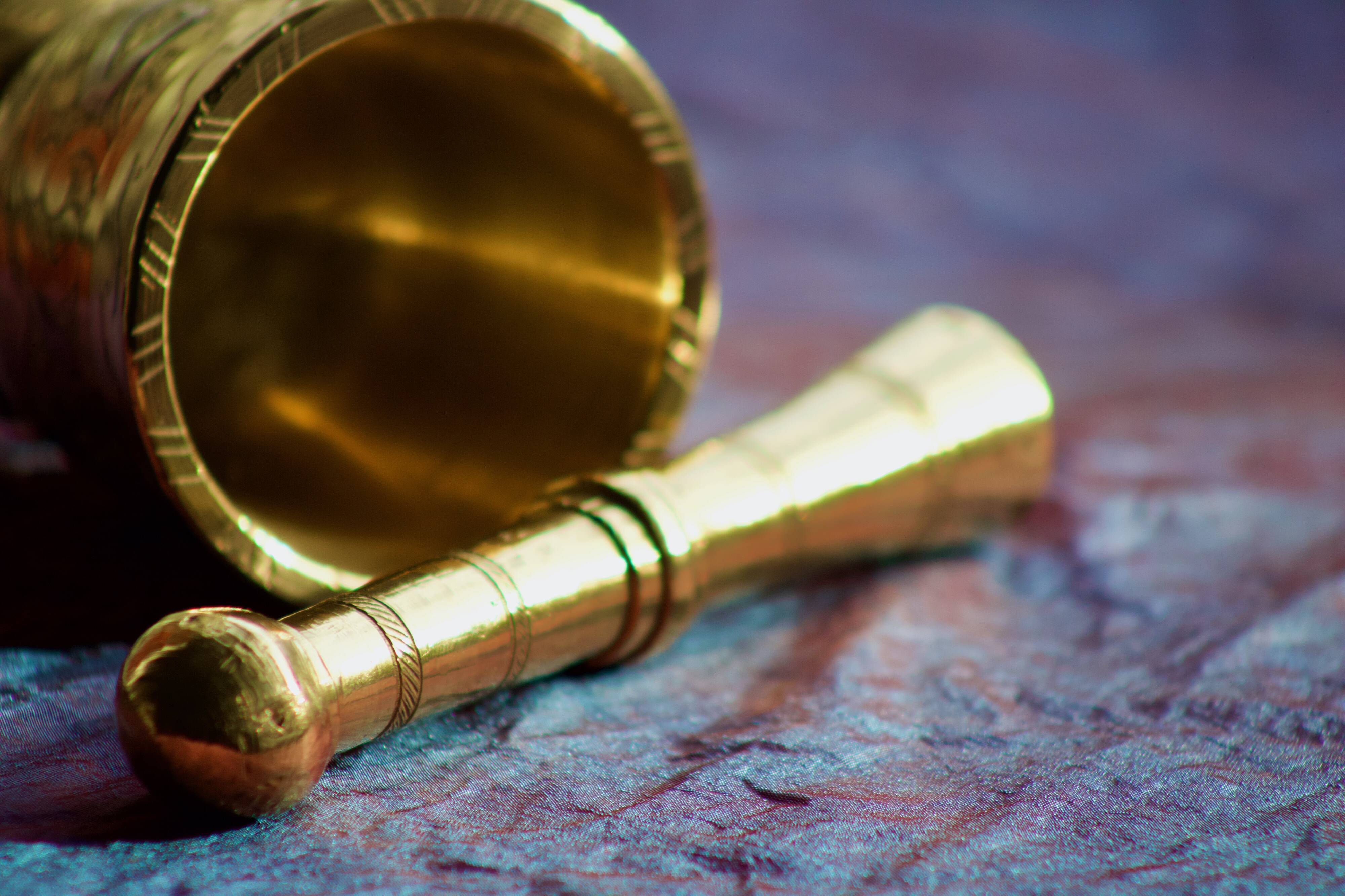 Mortar and its brass pestle with oriental gold and silver motifs