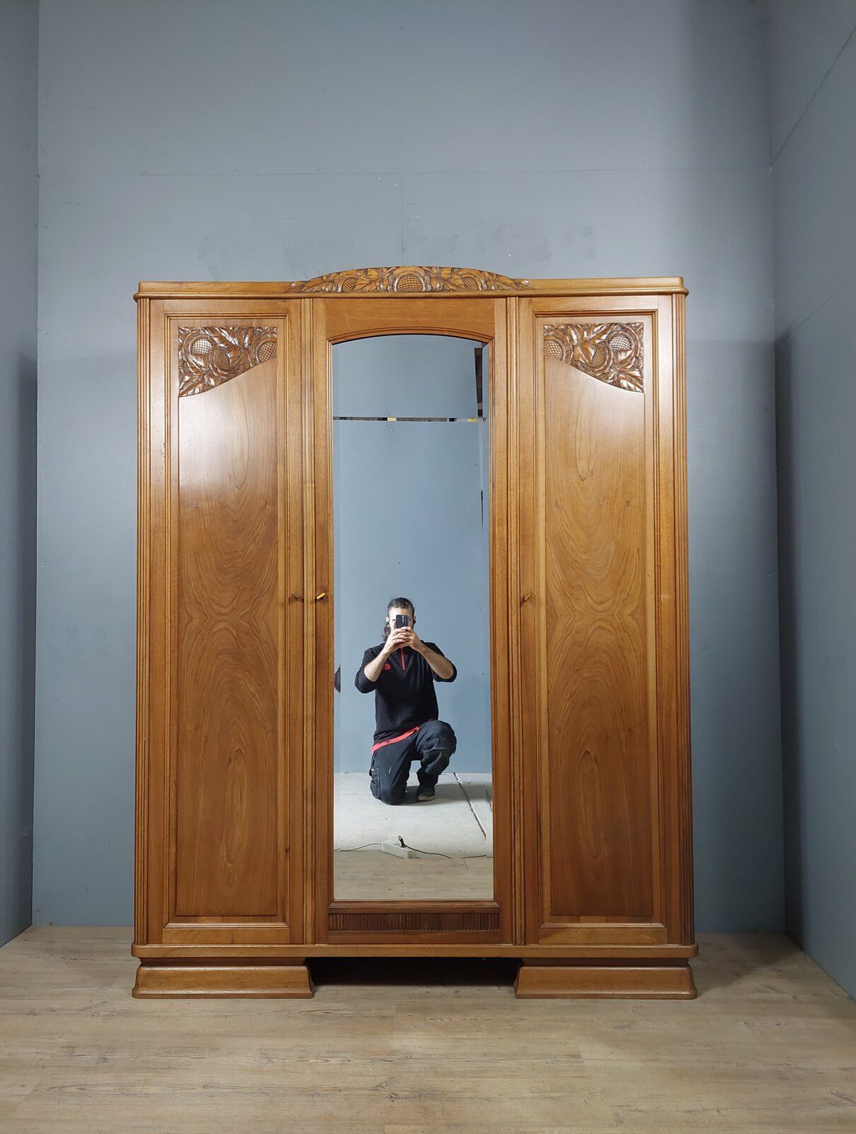 Armoire de style Art Déco en noyer