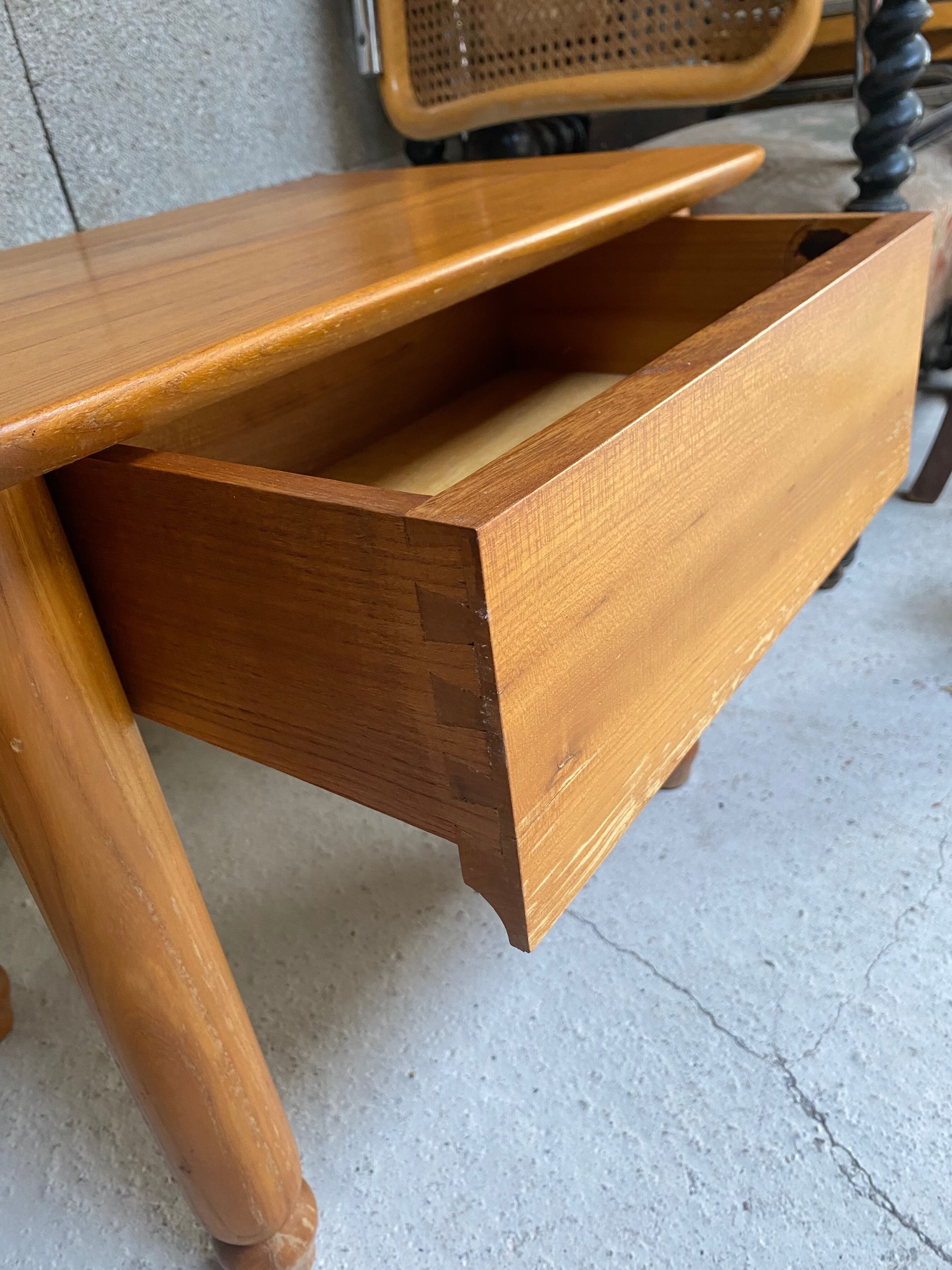 Pair of bedside tables Regain