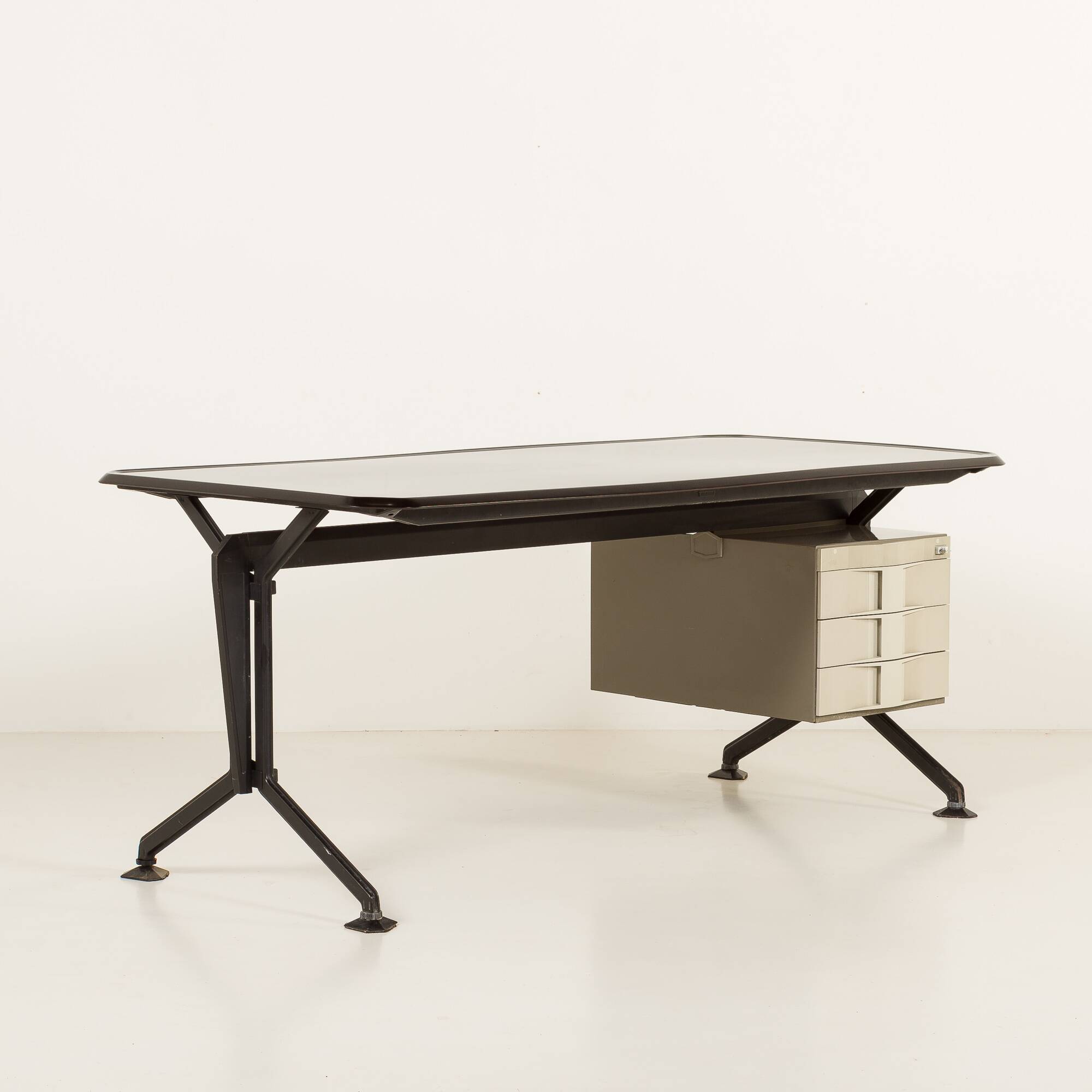 Bureau Olivetti XL des années 1970, Italie