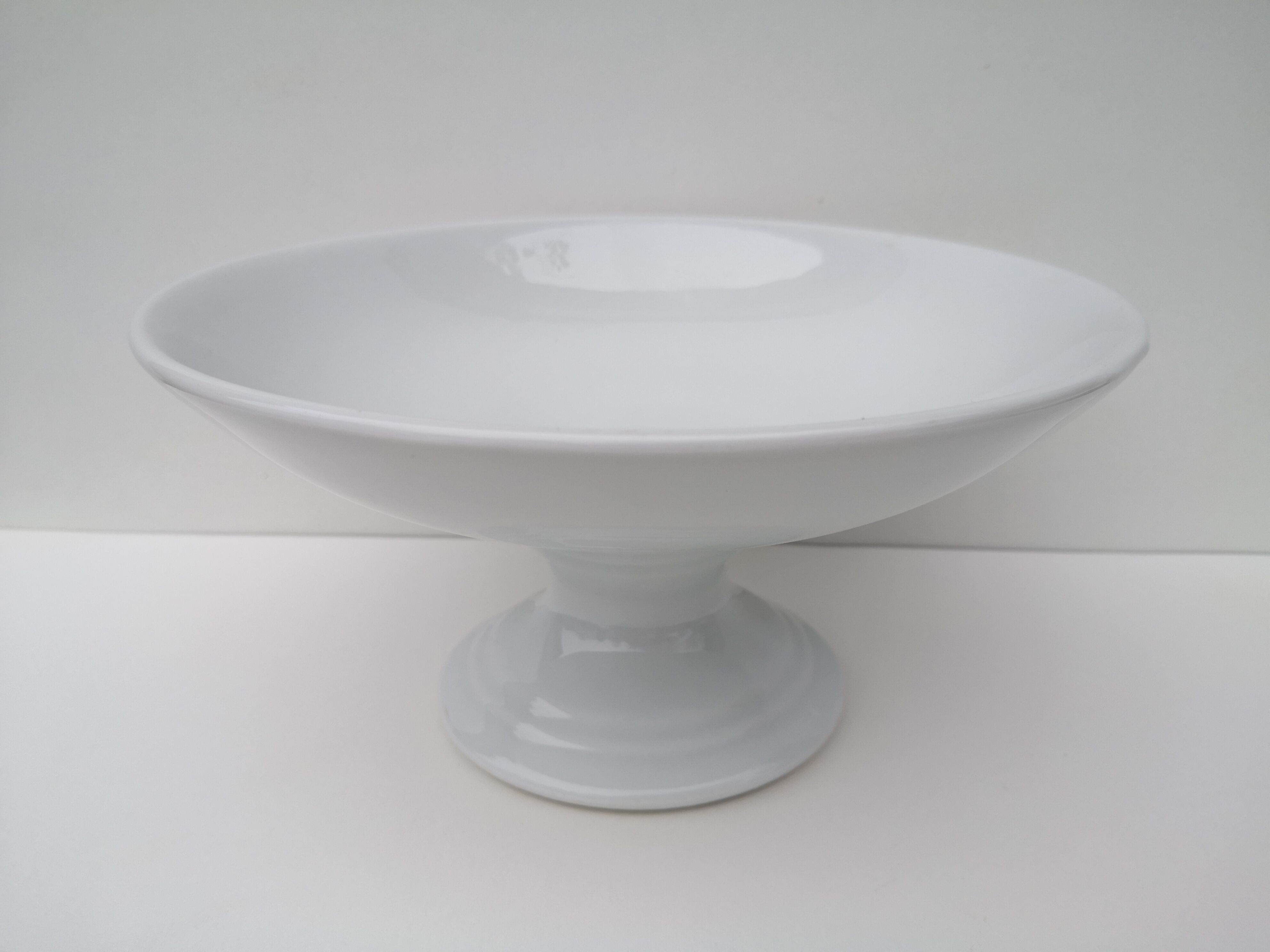 Standing cut, porcelain compotier