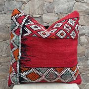 Vintage cushion cover in Berber kilim: Moroccan wool cushion.