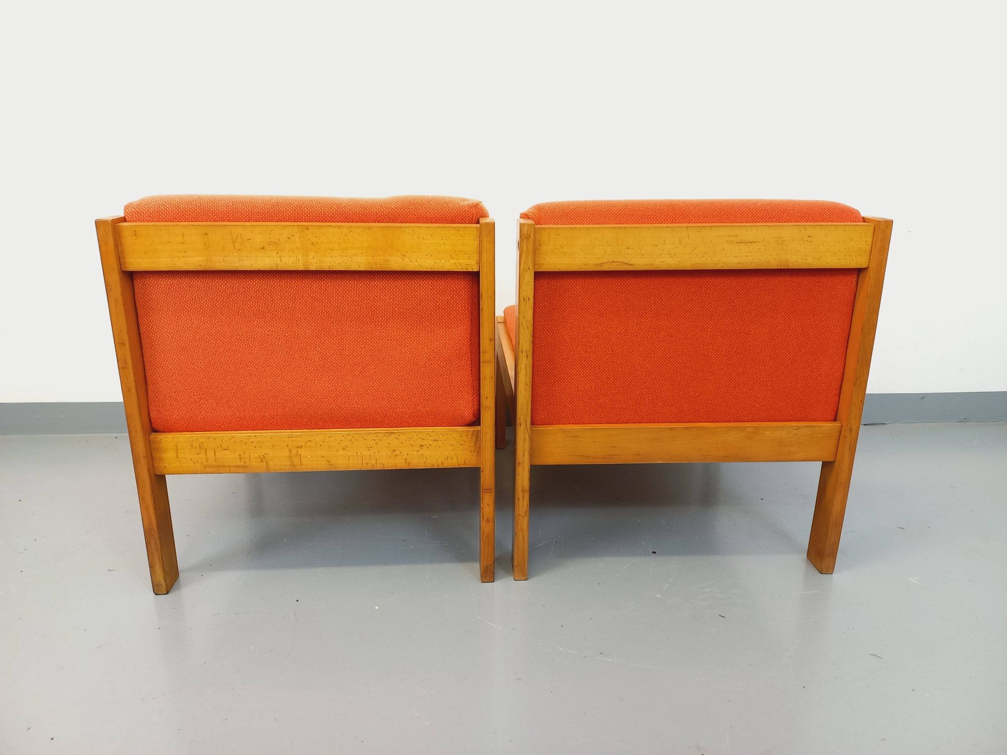 Set of 2 vintage Baumann armchairs in orange fabric and wood from the 80s