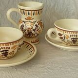 2  tasses a chocolat dejeuner et pot a lait faience henriot quimper