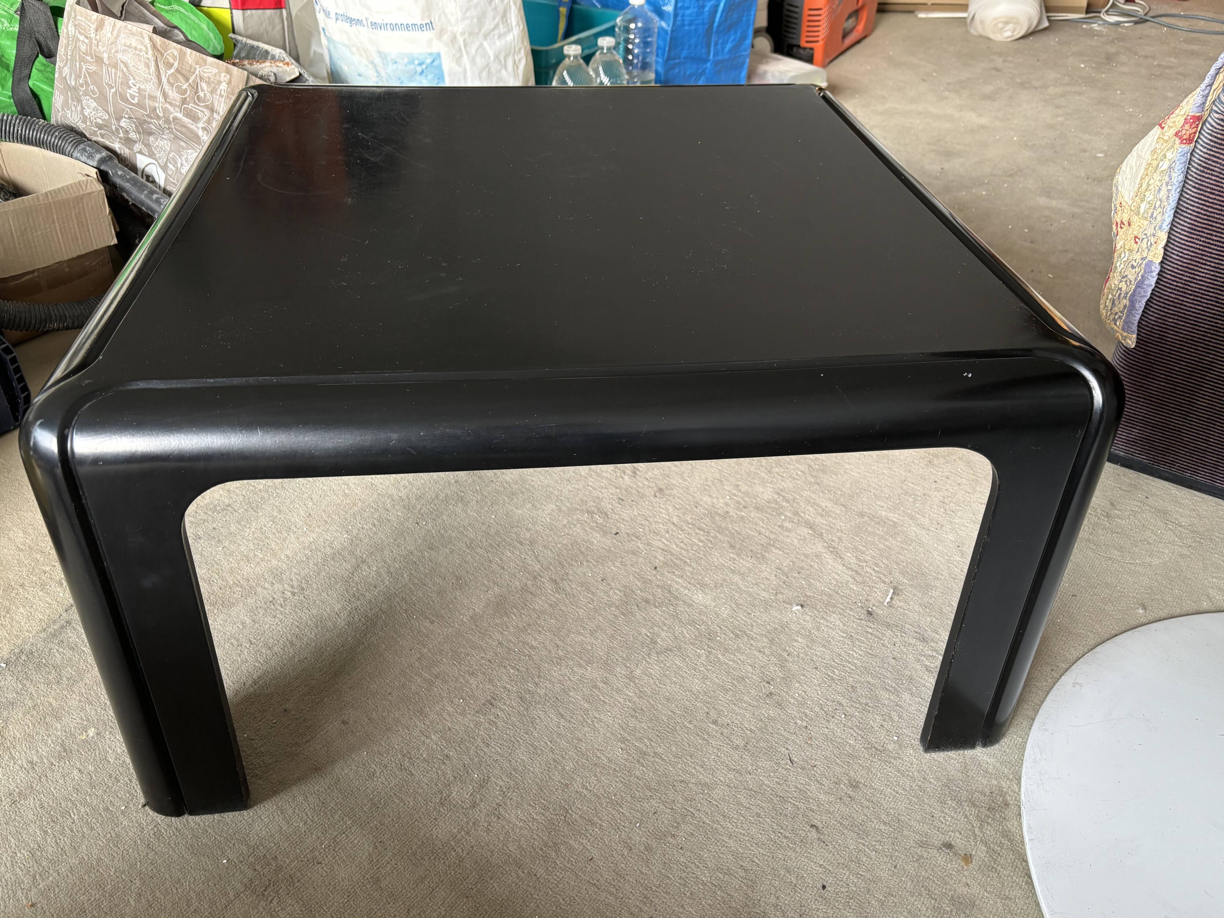 Gae Aulenti coffee table for Kartell 70’s