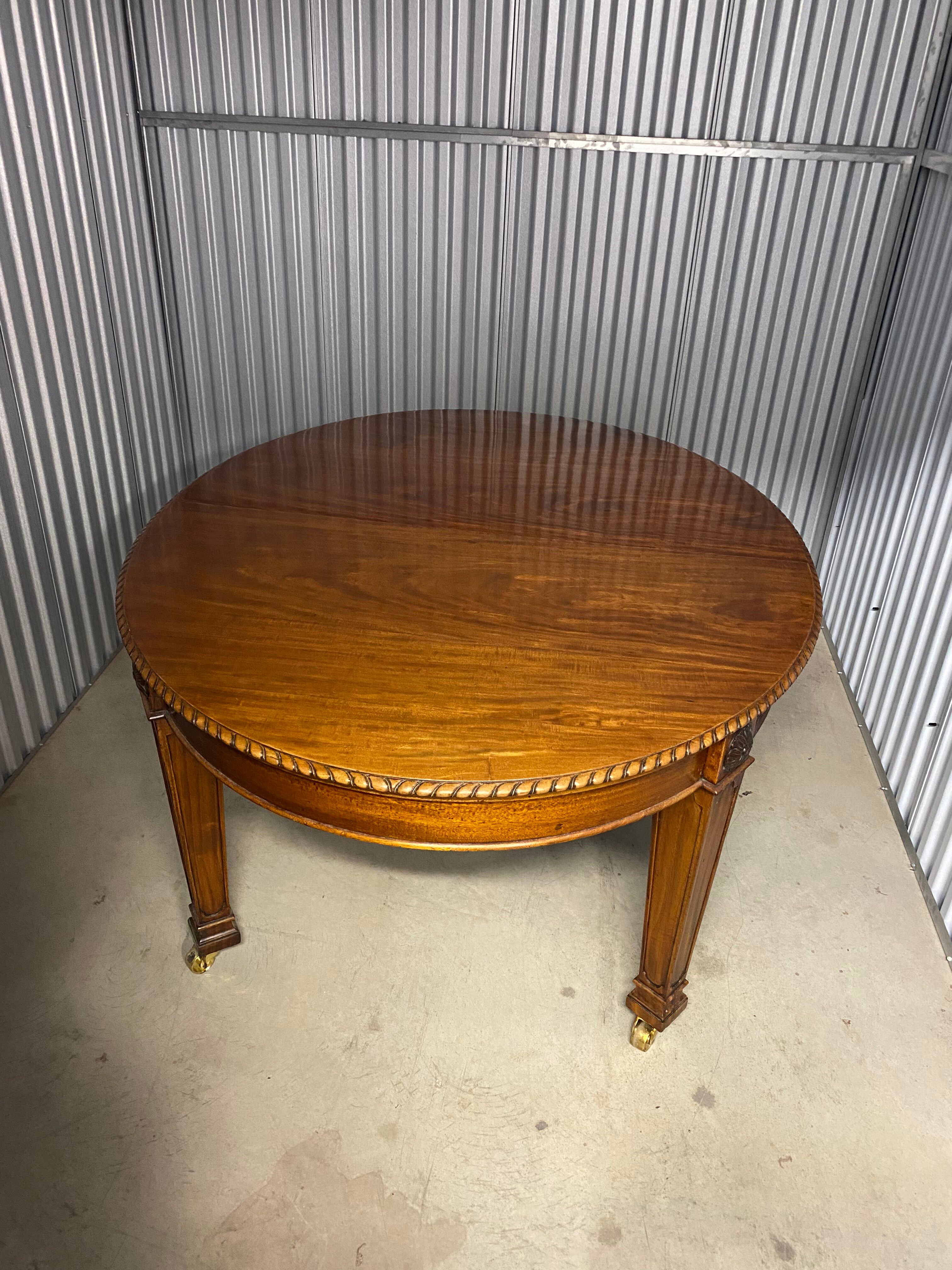 Table à manger antique (époque édouardienne)