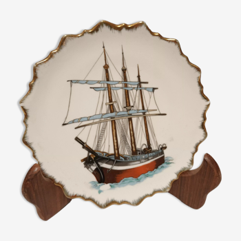 Decorative plate sailing boats