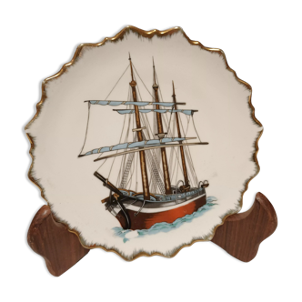 Decorative plate sailing boats