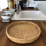 Plateau, wicker basket