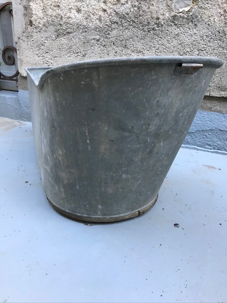 Zinc bathtub early XX