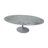 Table ovale de Eero Saarinen edite par Knoll