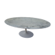 Table ovale de Eero Saarinen edite par Knoll