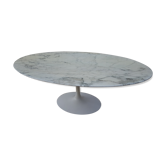 Table ovale de Eero Saarinen edite par Knoll