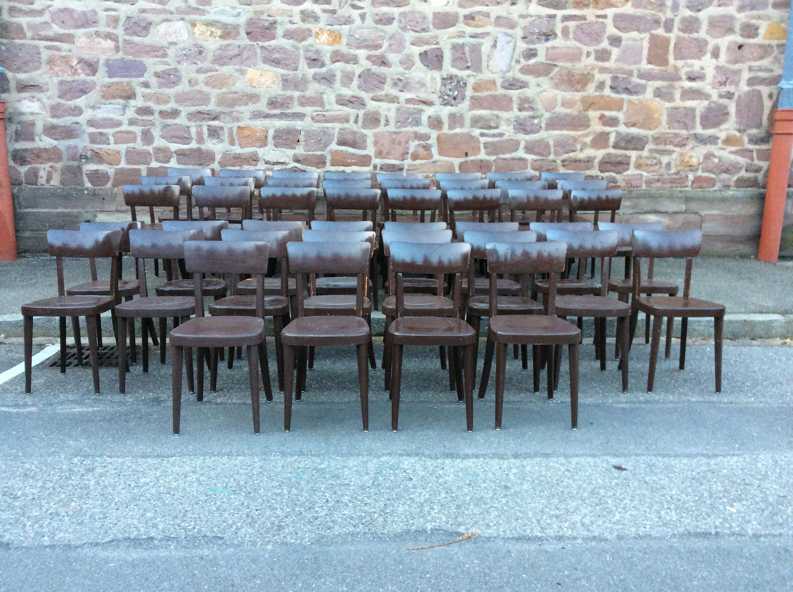 Lot de 44 chaises bistrot Tütsch