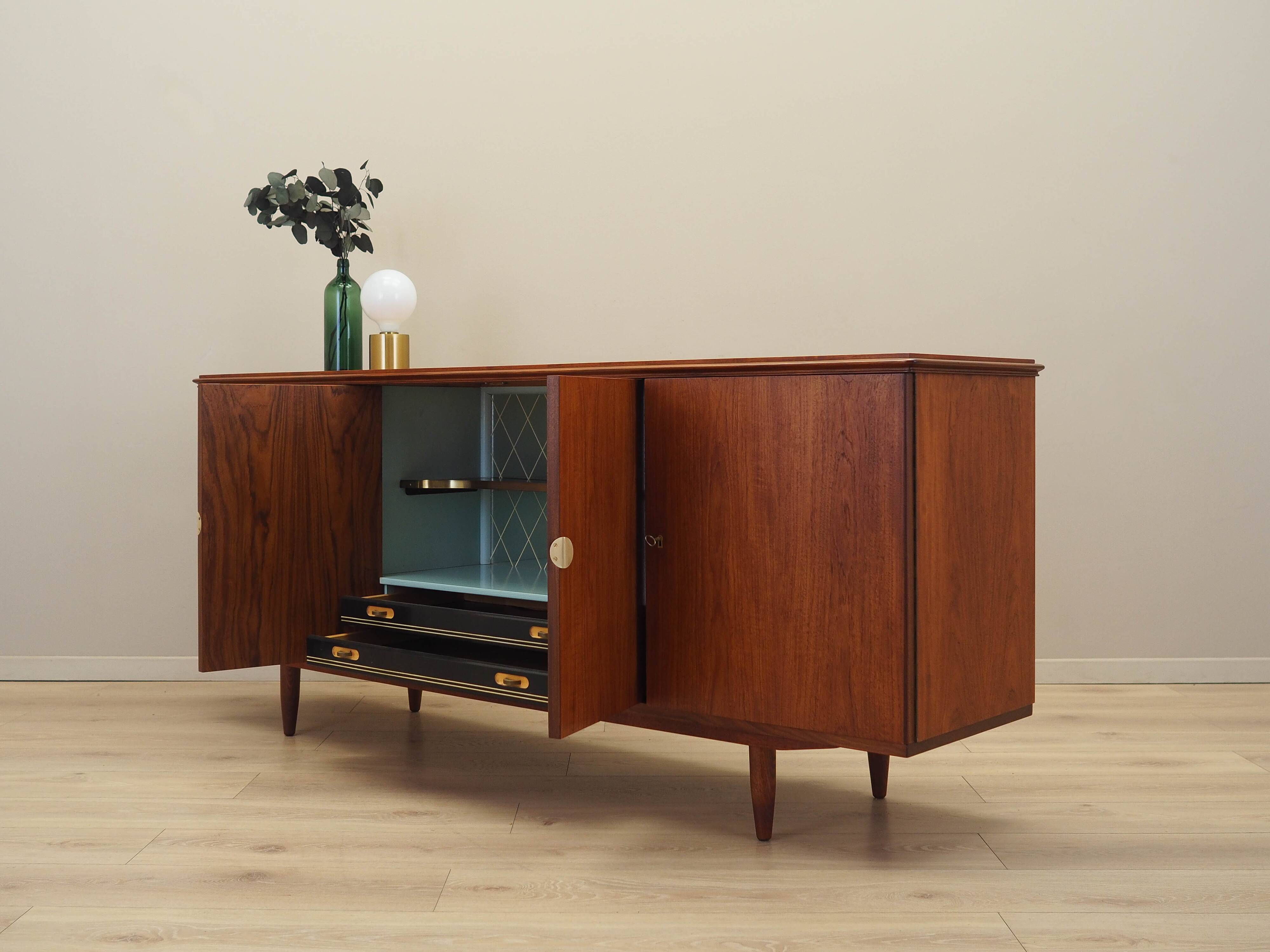 Buffet en teck, design danois, années 1970, fabriqué au Danemark