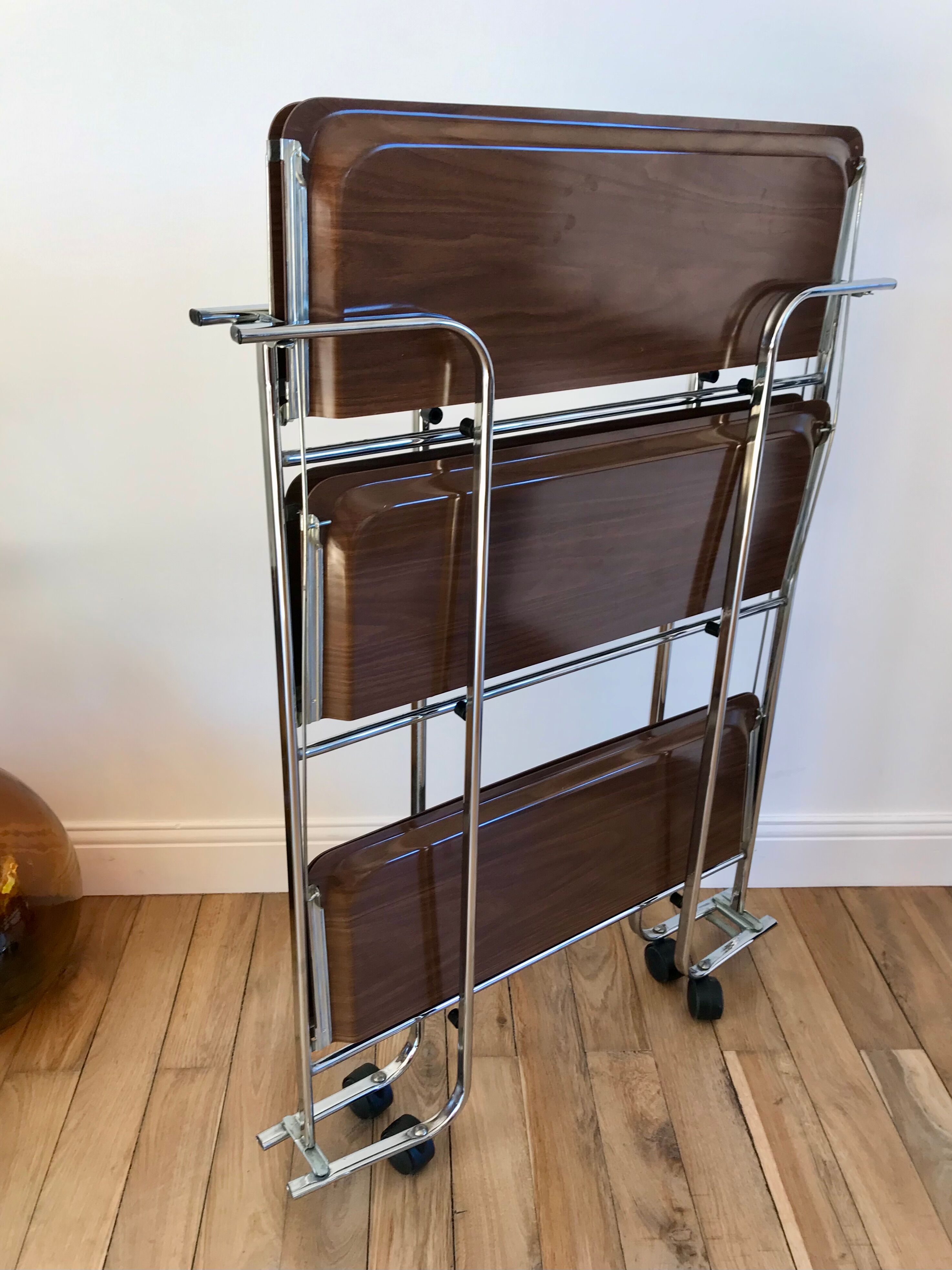 Service in formica and folding chrome 70s