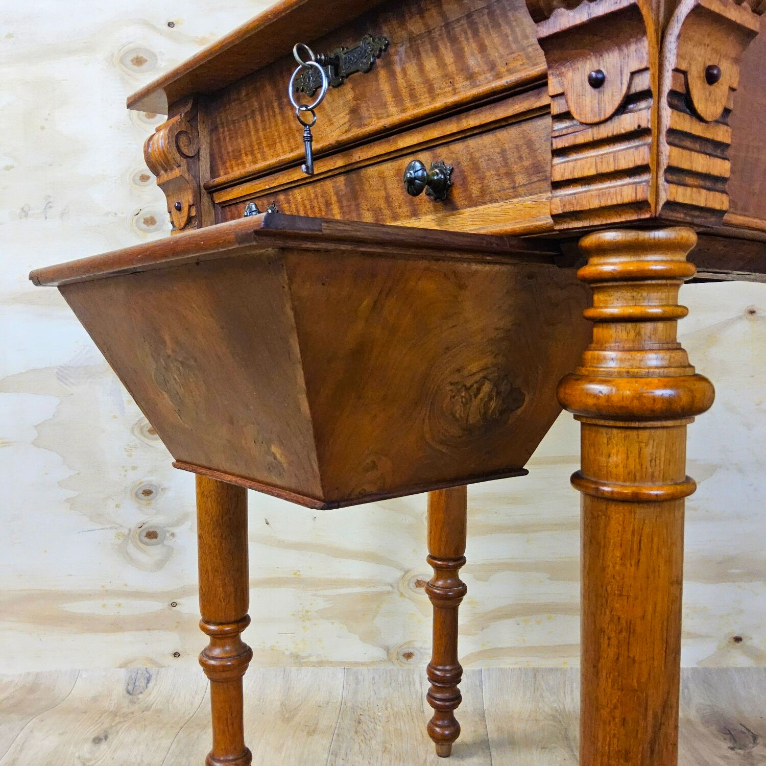 Antique walnut sewing table (19th century) Biedermeier side table