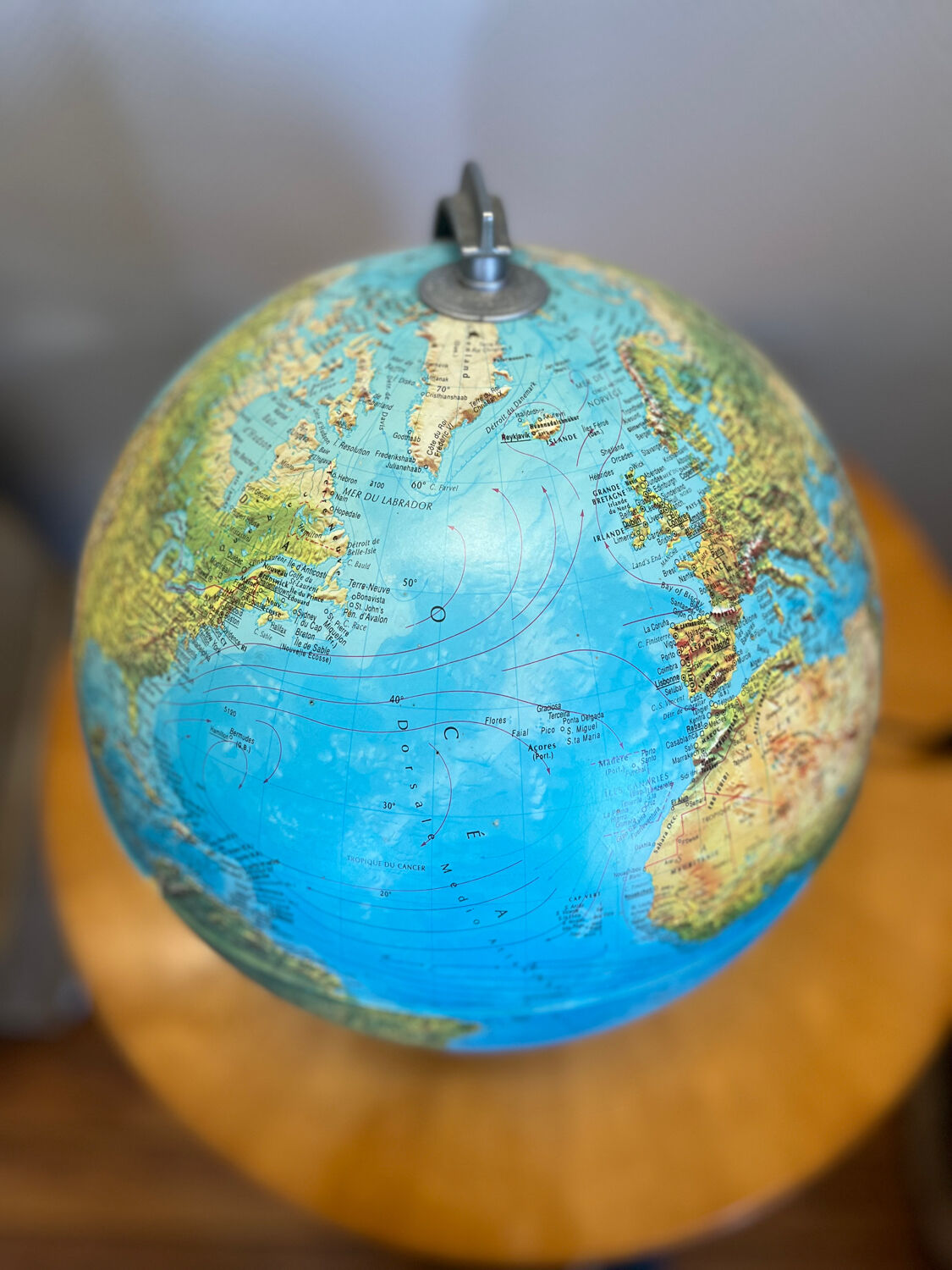 Globe terrestre lumineux vintage