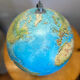 Globe terrestre lumineux vintage