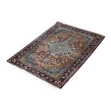 Tapis oriental isfahan tissé à la main vintage du Moyen-Orient, années 1940.
