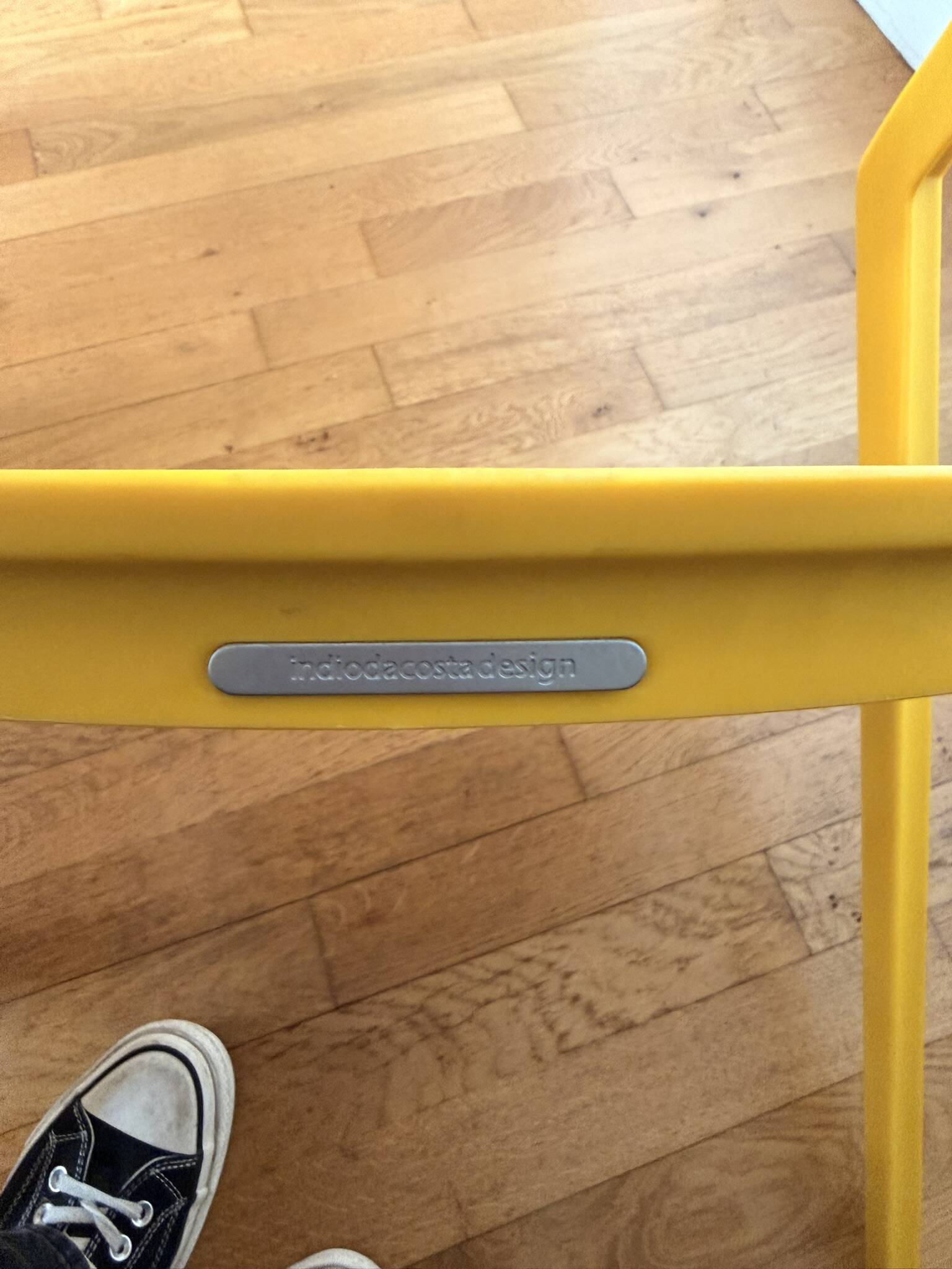 Fauteuil ICZERO1 jaune par Indio Da Costa, design brésilien